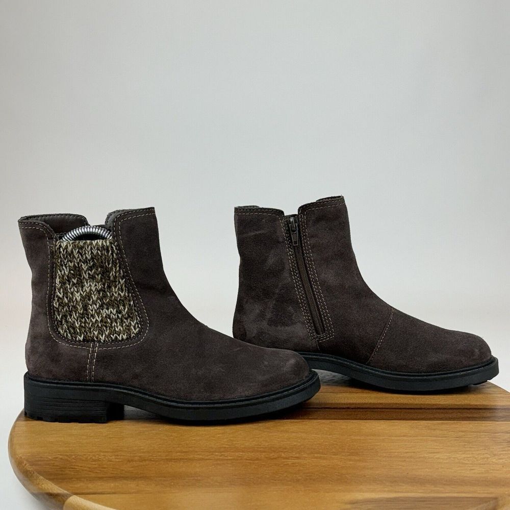 Womens Clarks Opal Brown Suede Knit Ankle Chelsea Boots Booties Size 9.5 M GUC